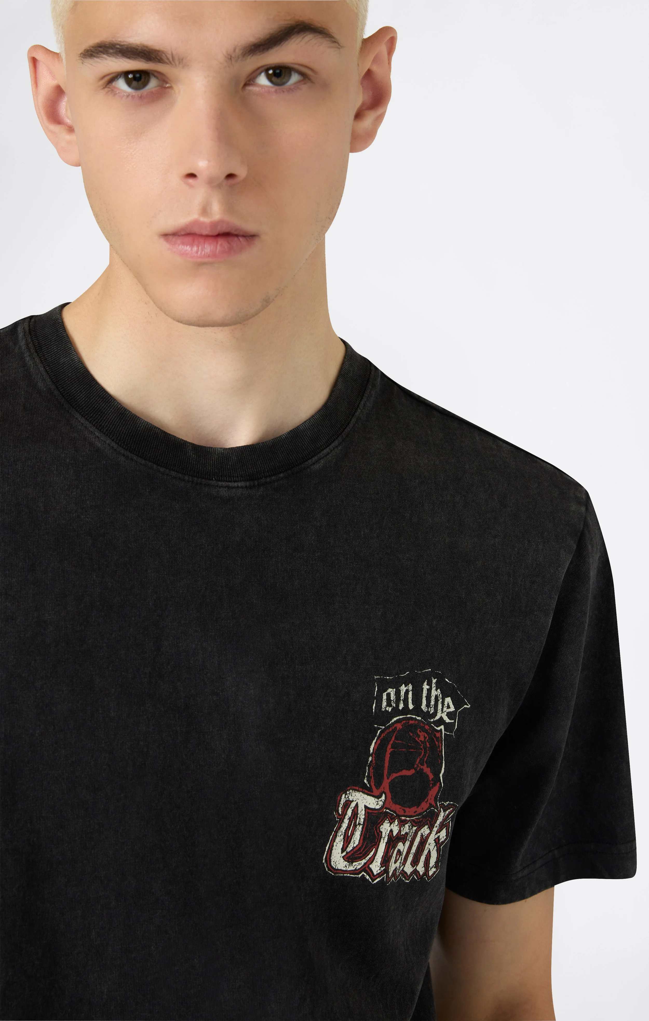 REVERSE WEAVE Men’s Graphic T-Shirt - Image 6